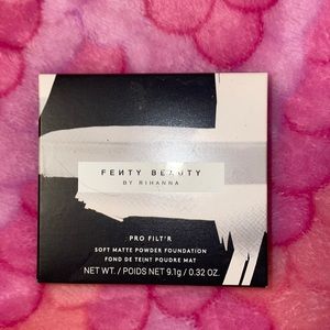 Fenty Beauty Powder Foundation : 310